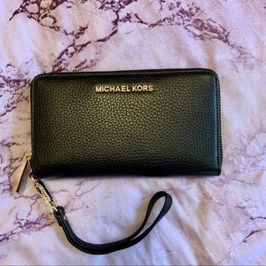 Michael Kors Smartphone Wristlet